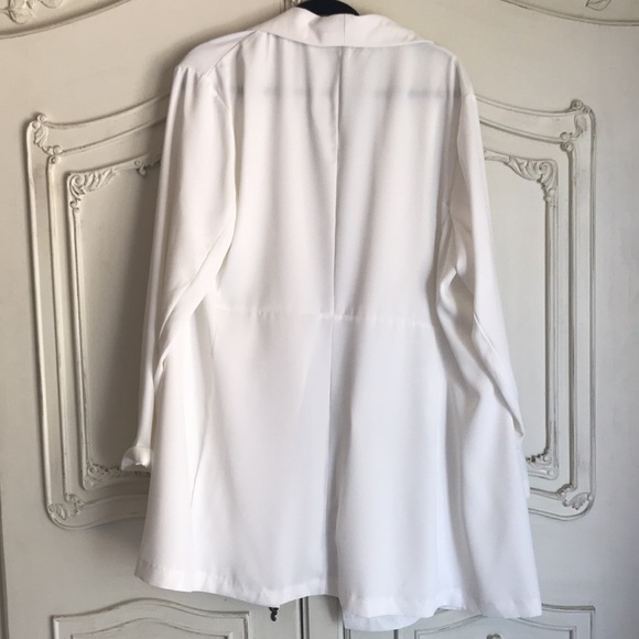 🏵️donated 10/25 Plus size White oversized double breasted blazer 2X - Picture 4 of 6